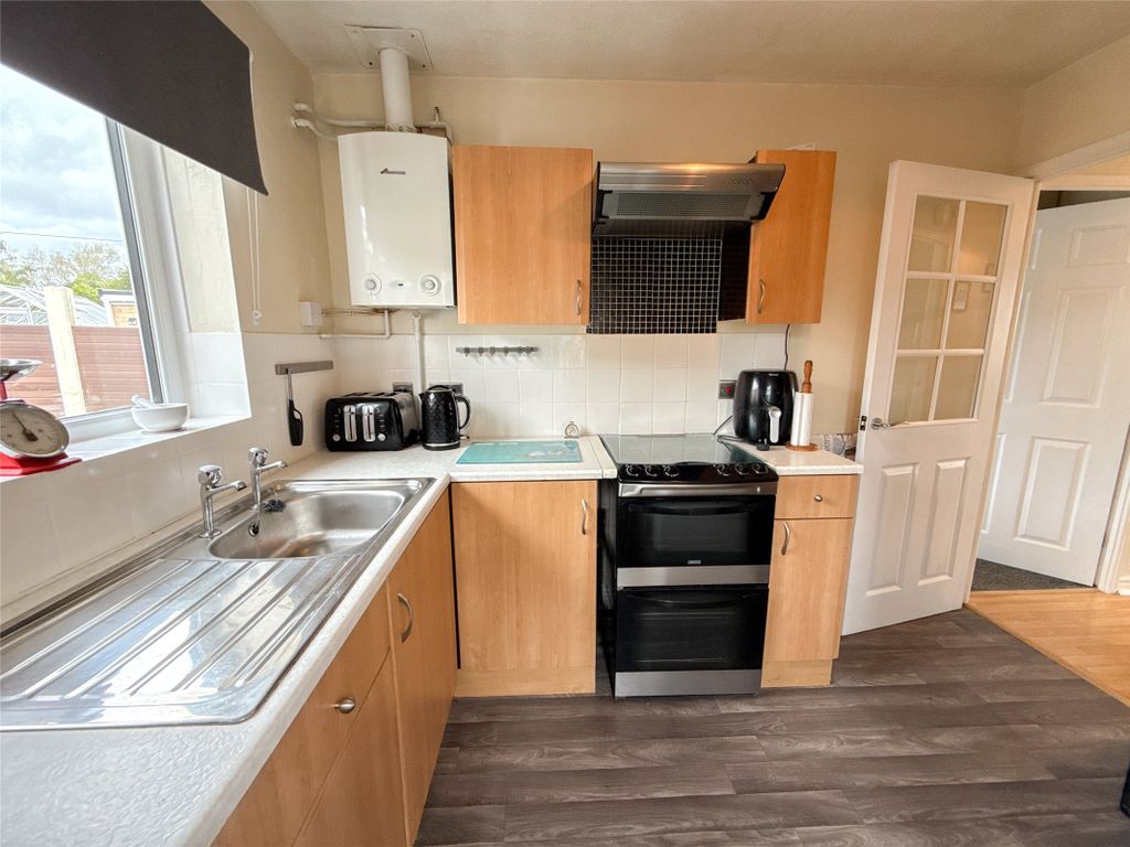 Property photo 3 of 23 Kitchen