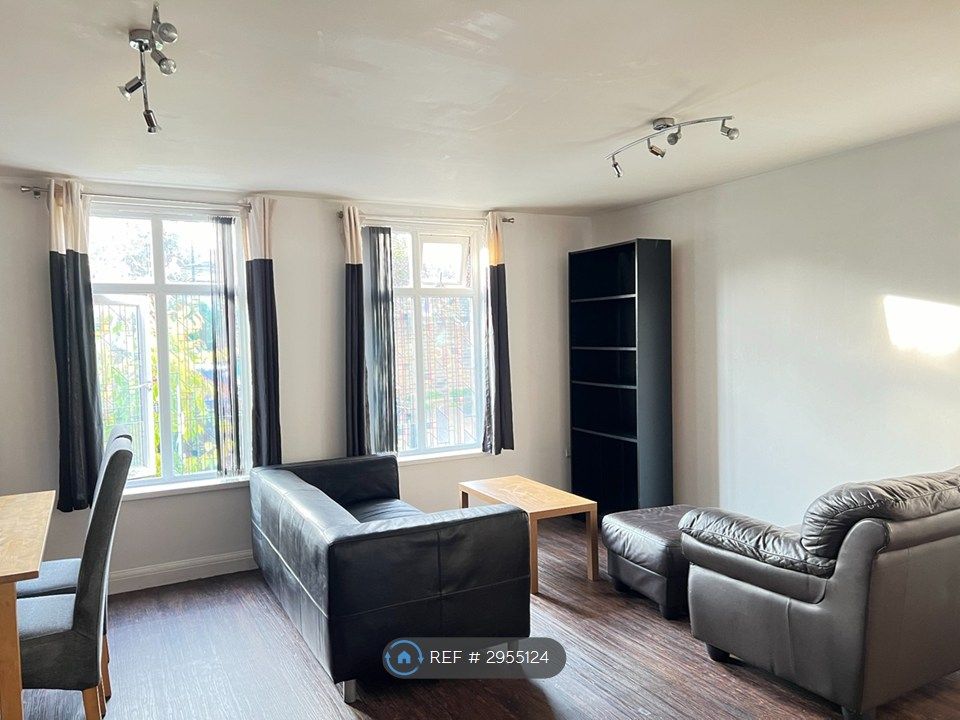 Property photo 2 of 12 Lounge