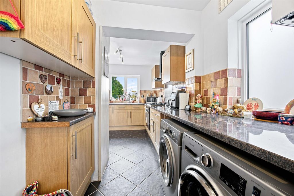 Property photo 3 of 17 Kitchen