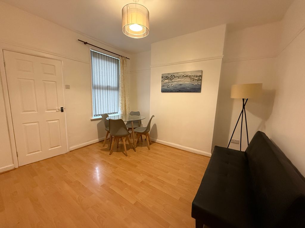 Property photo 1 of 8 Lounge