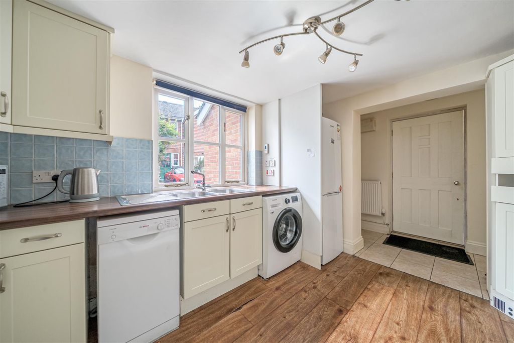 Property photo 3 of 18 Kitchen..Jpg