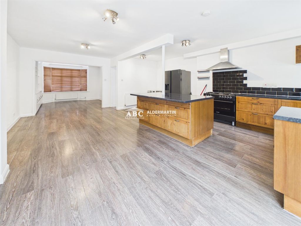 Property photo 3 of 16 Cam03827G0-Pr0178-Still006.Jpg