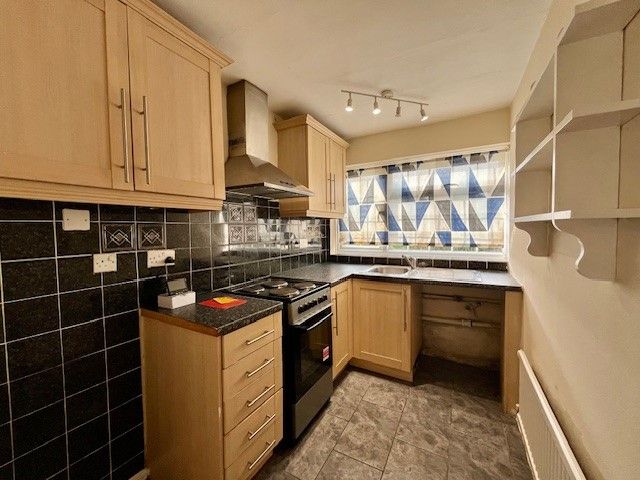 Property photo 3 of 7 Kitchen