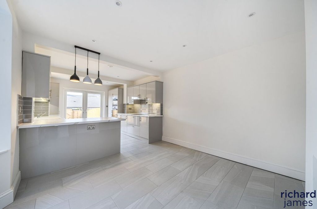 Property photo 3 of 21 9A121238684d49Cebb3F0E76551512ee