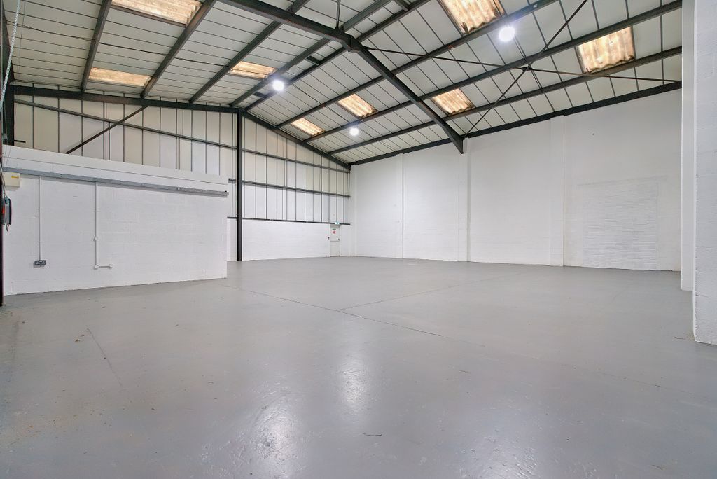 Property photo 3 of 24 8564820-Interior16-800