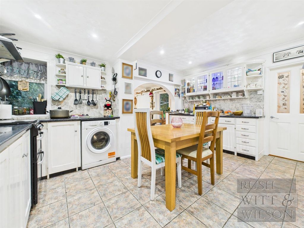 Property photo 3 of 28