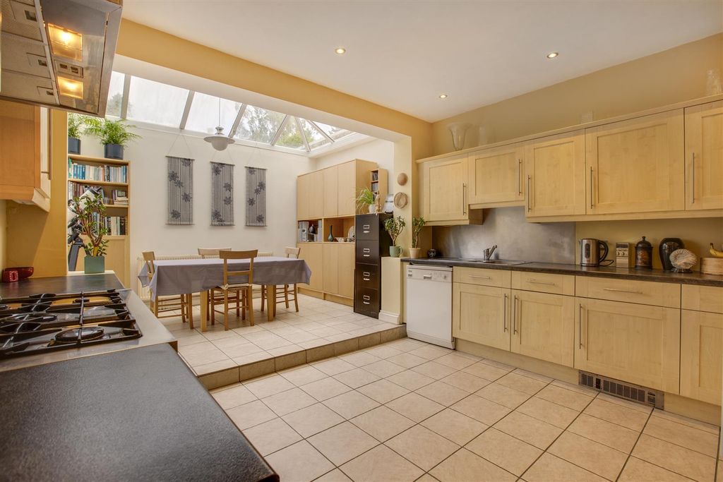 Property photo 3 of 15 Kitchen