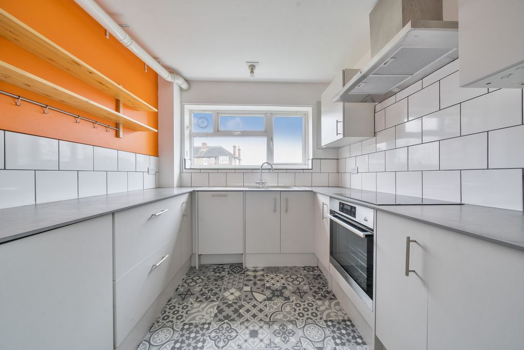 Property photo 3 of 12 Kitchen