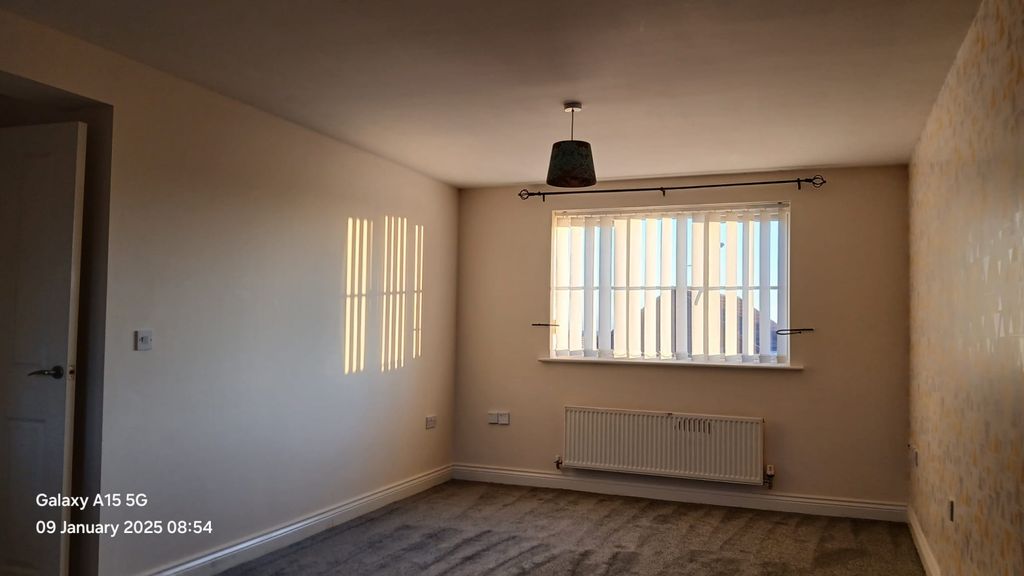 Property photo 3 of 8 5 Waterlily Court 09.01 (10)