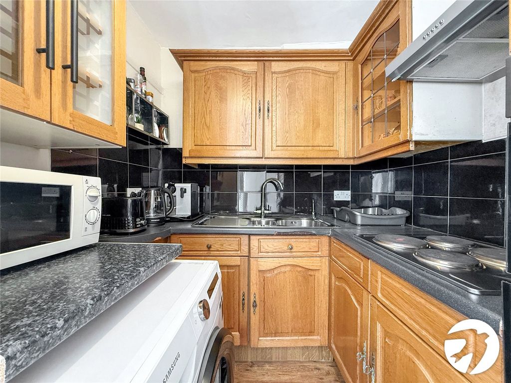 Property photo 2 of 7 Kitchen