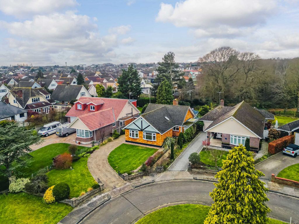Property photo 1 of 32