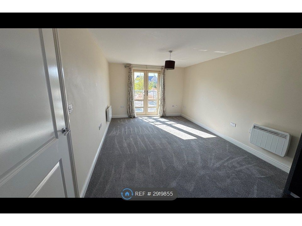 Property photo 3 of 11 Lounge