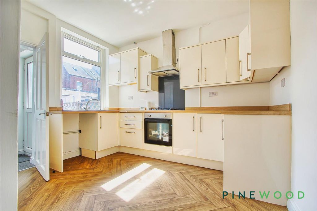Property photo 2 of 21 Kitchen / Diner