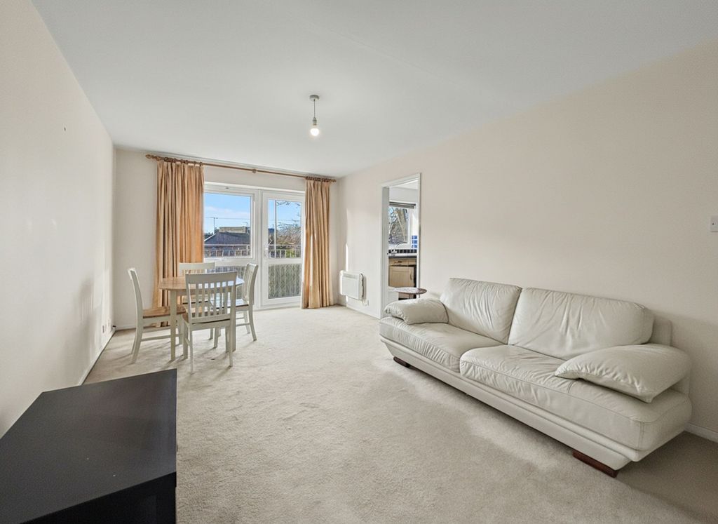 Property photo 2 of 8