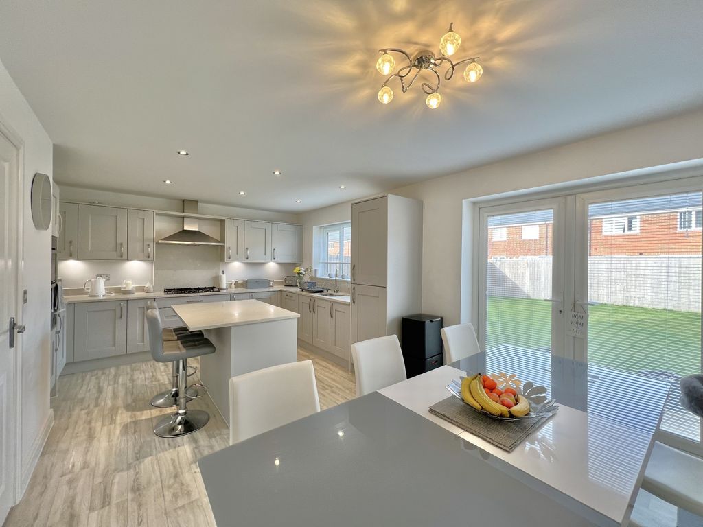 Property photo 3 of 28