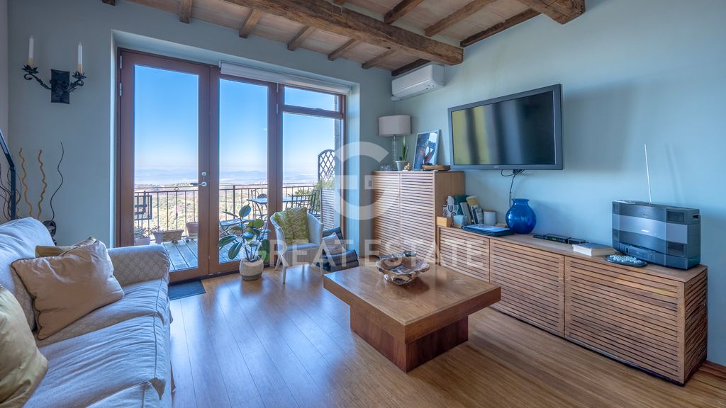 Property photo 3 of 41 Interiors