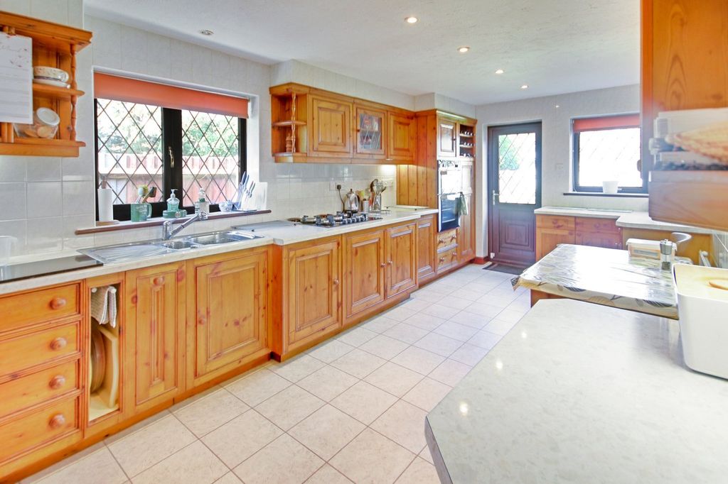 Property photo 2 of 18