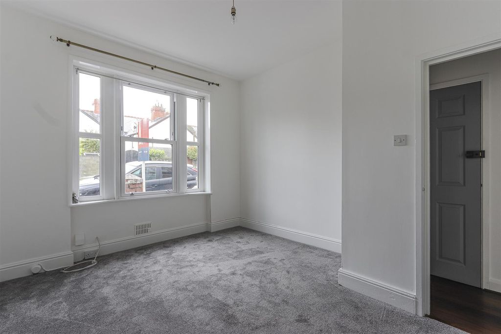 Property photo 2 of 12 Maldwyn Street 3A-5.Jpg