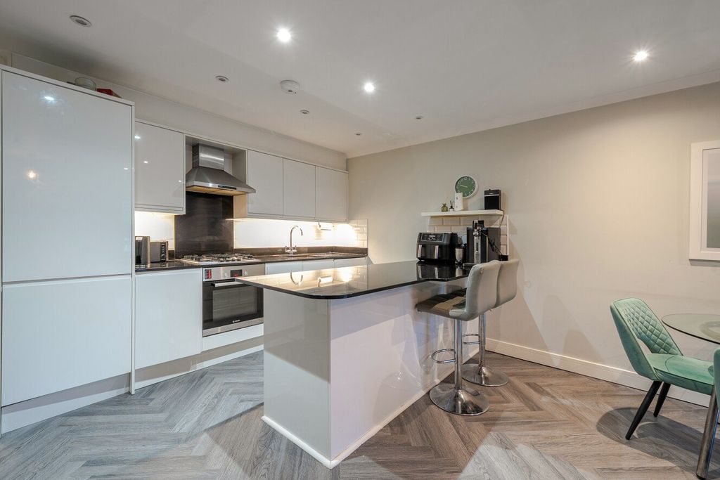 Additional image 8 of 3 bed flat for saleOrchard Avenue, Shirley, Croydon CR0