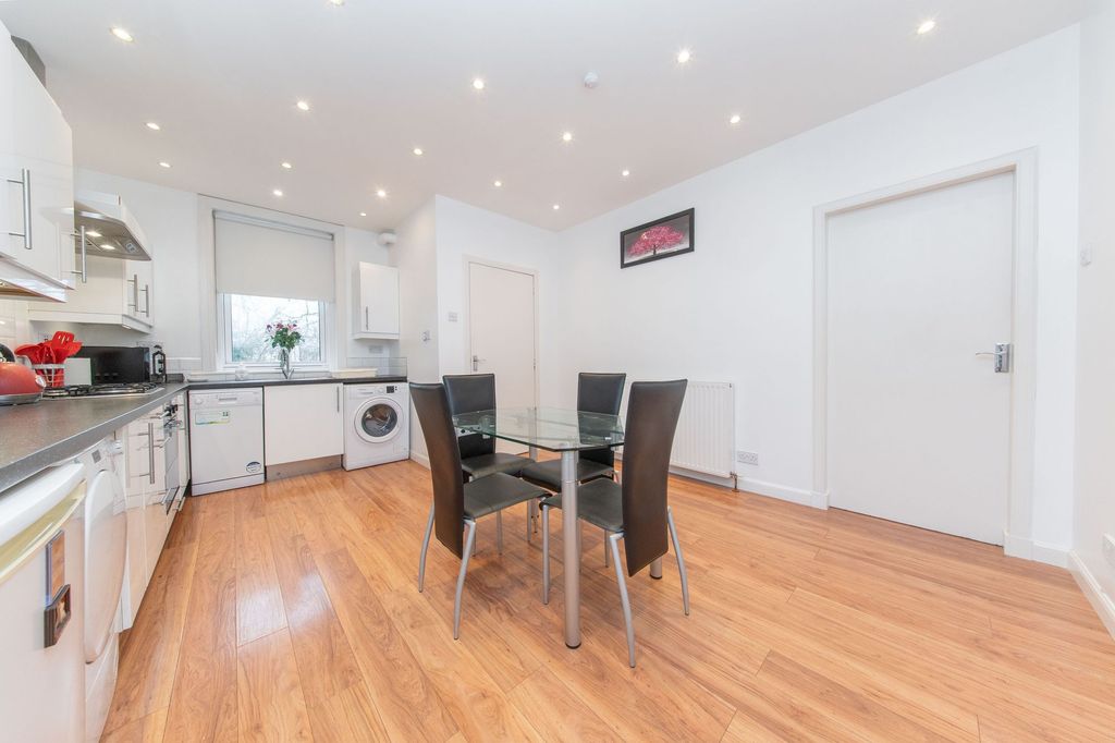 Property photo 3 of 21 Kitchen Diner