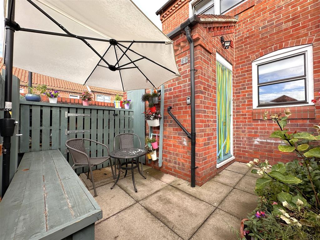 Property photo 3 of 19 Lovely Rear Courtyard 473
