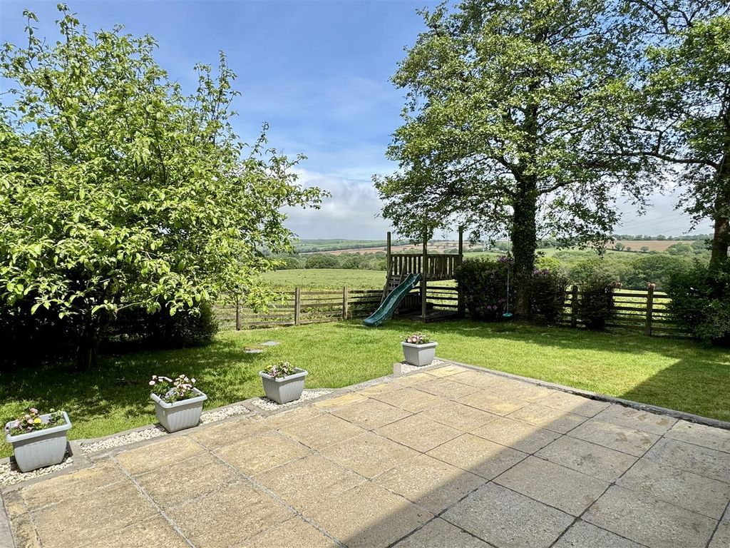 Property photo 3 of 60