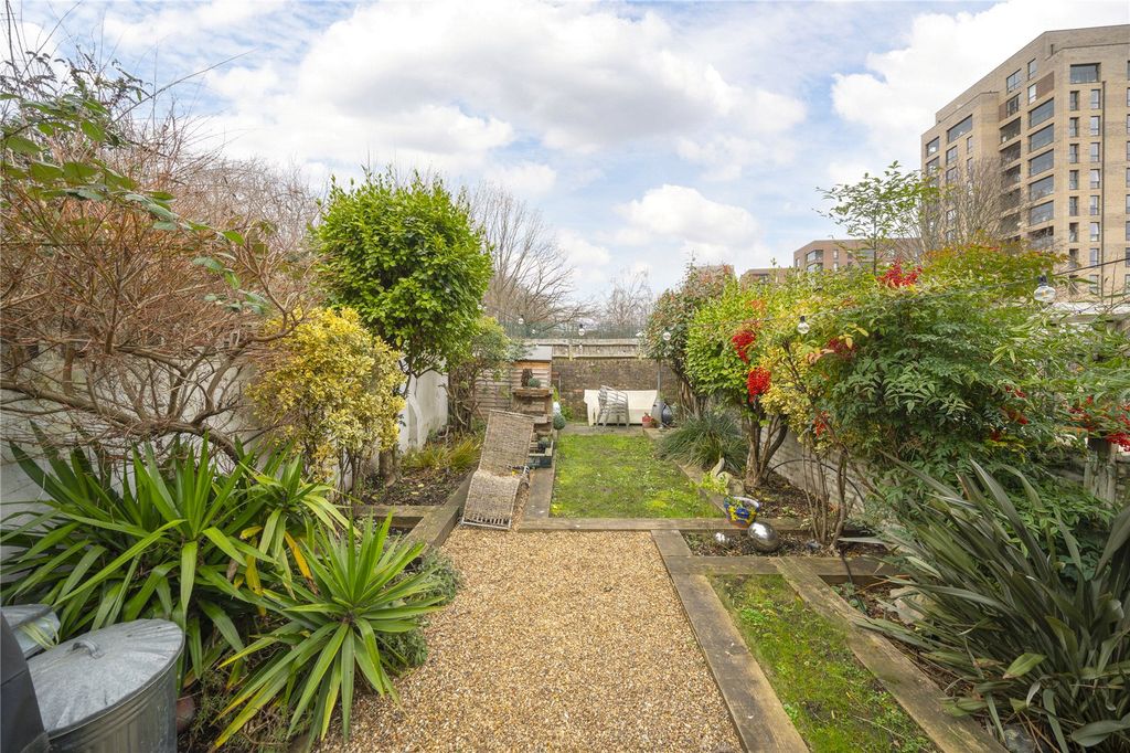 Property photo 3 of 12 Garden