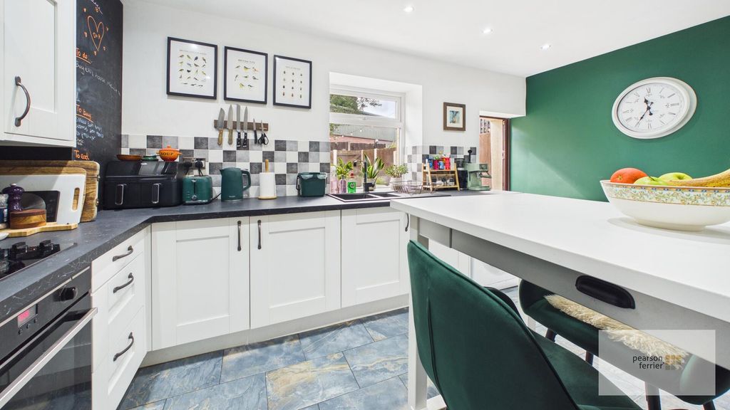 Property photo 3 of 14 Kitchen