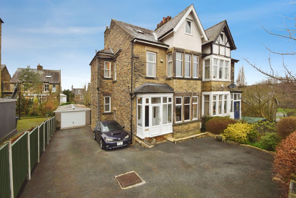 Property photo 1 of 35