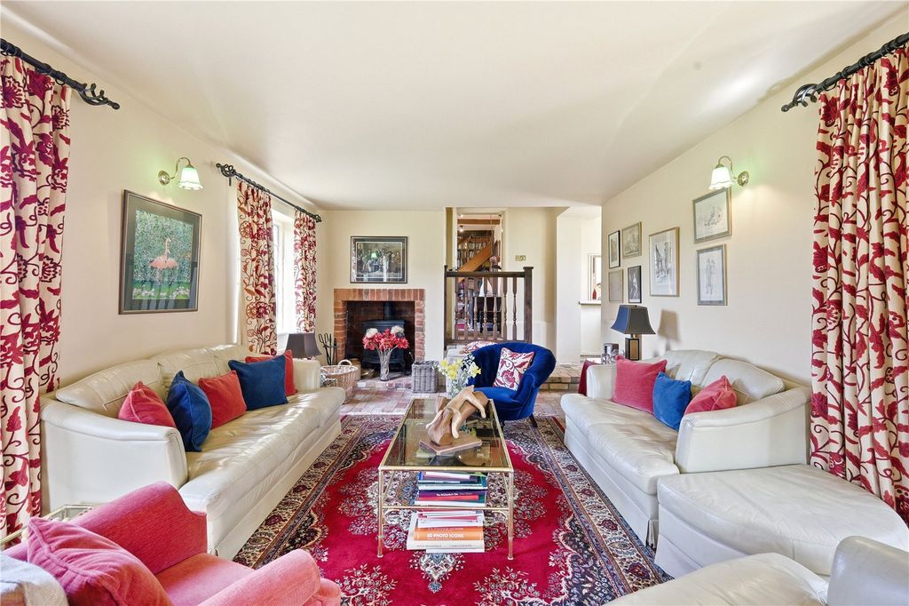 Property photo 2 of 35 Sitting Room