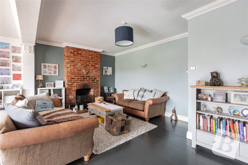 Property photo 2 of 19 Living / Dining