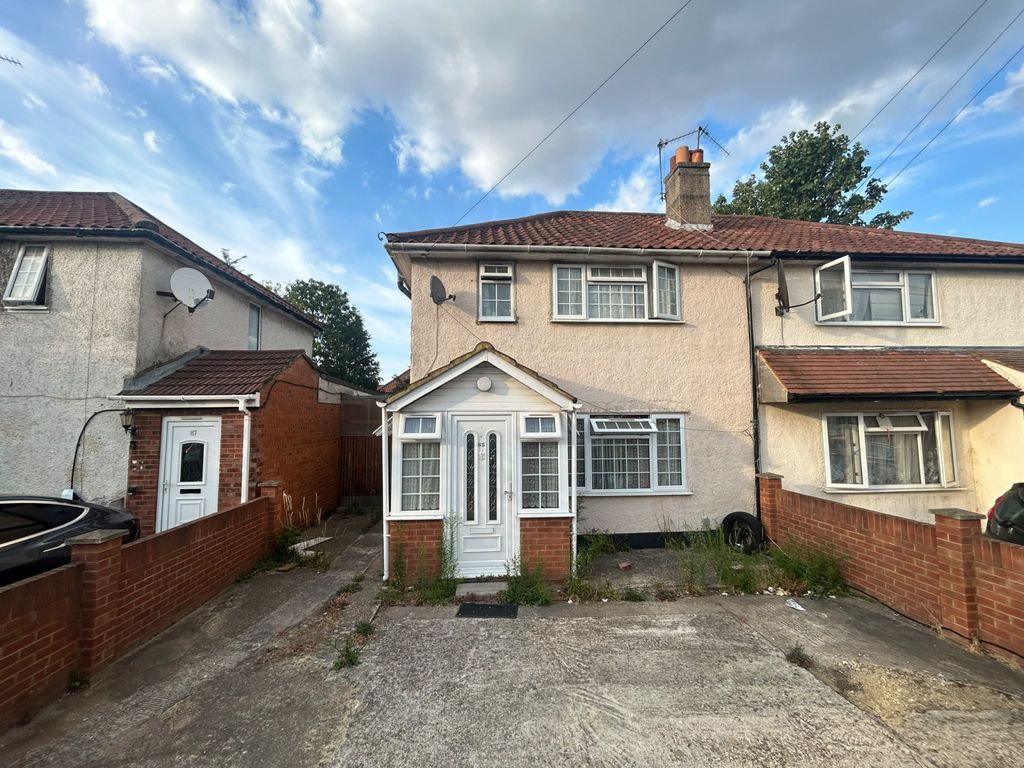 Property photo 1 of 10 3 Bed Semi-Detached House To Rent Hunters Grove, Hayes Ub3