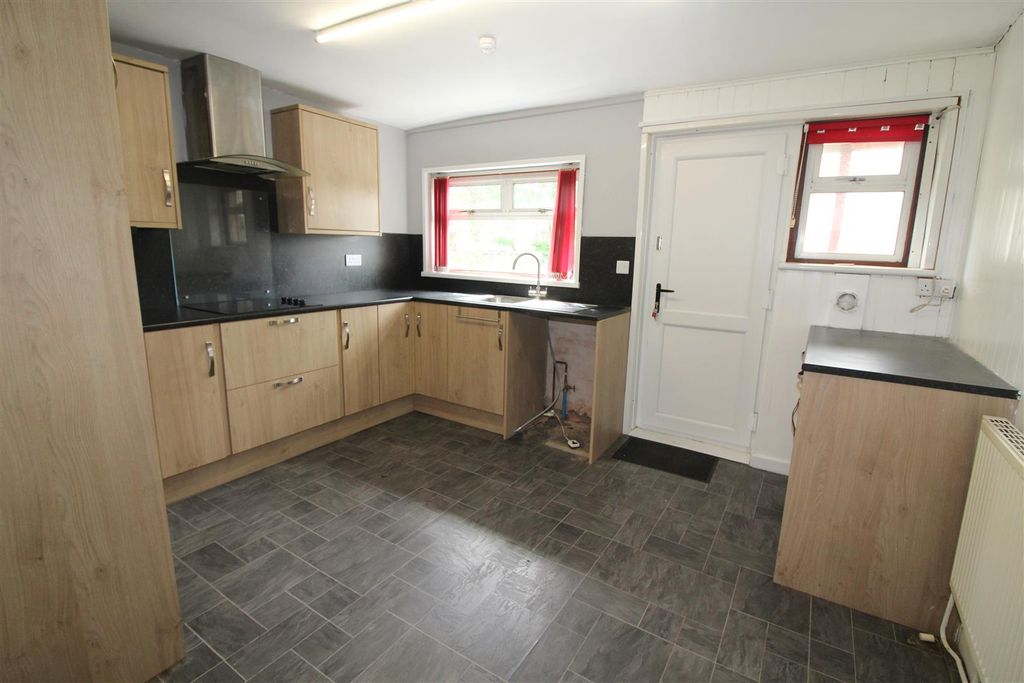 Property photo 2 of 27 Kitchen/Breakfast Room