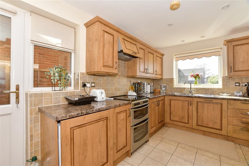 Property photo 2 of 8 Kitchen