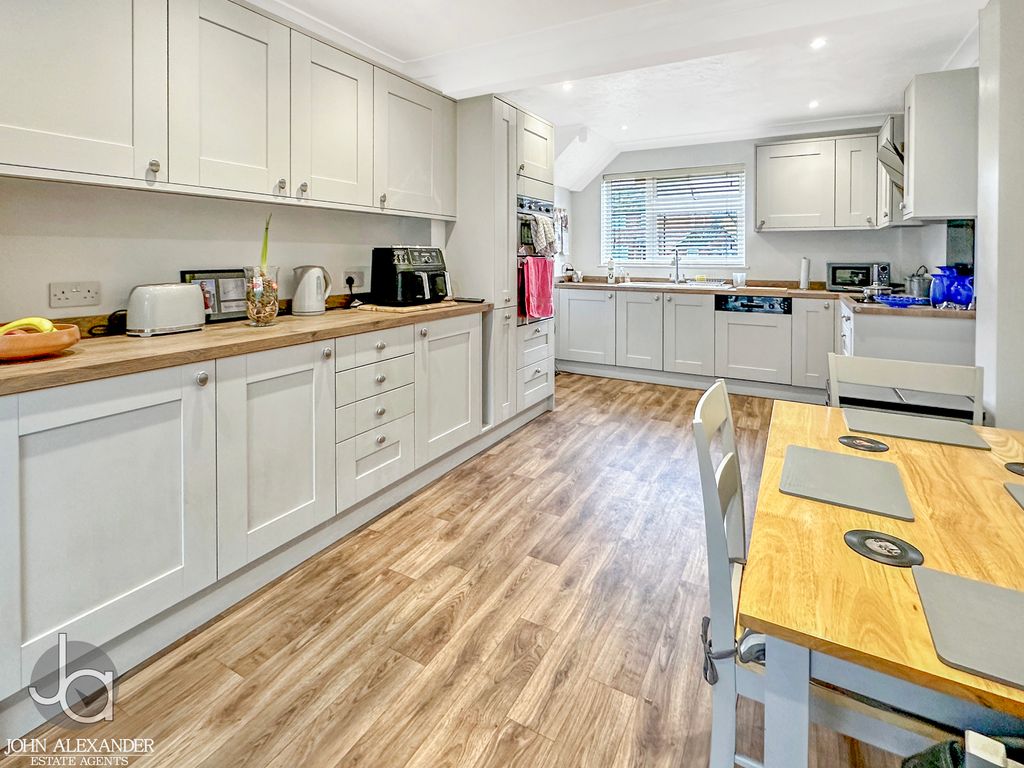 Property photo 2 of 21 20251118_103346084_0.5