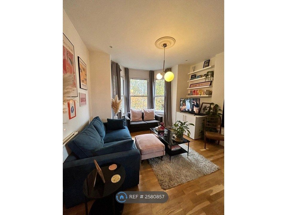 Property photo 1 of 5 Living Room