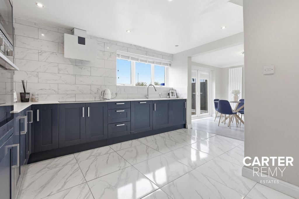 Property photo 2 of 26