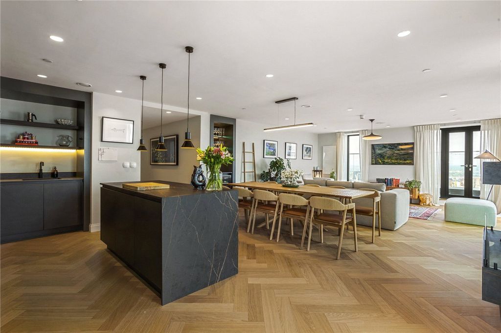 Property photo 3 of 25 Living Area