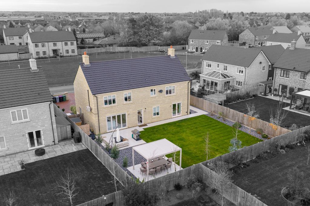 Property photo 2 of 38