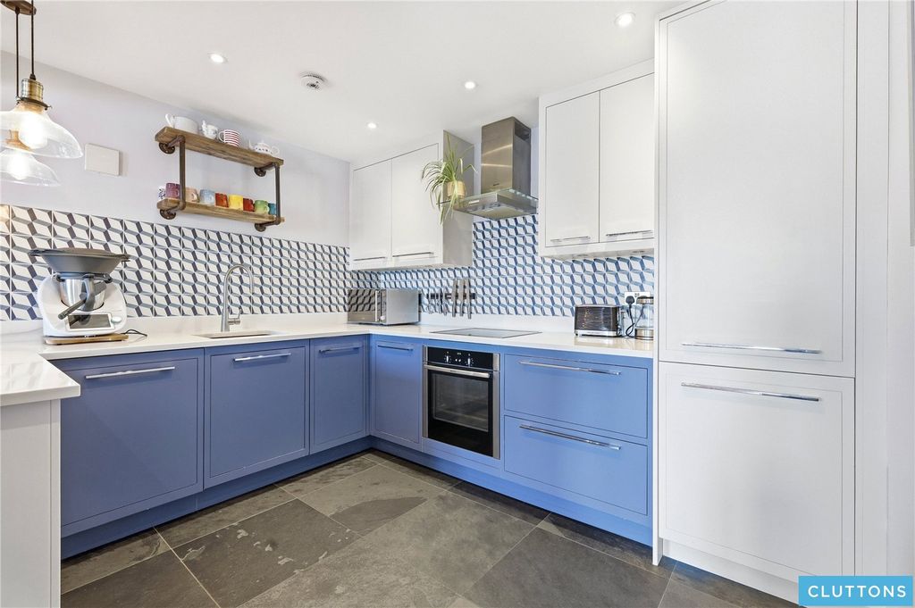 Property photo 2 of 24 Picture No. 21