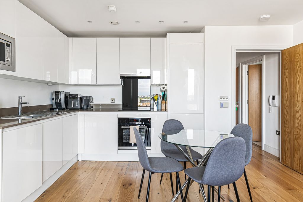 Property photo 2 of 15 Reception/Kitchen