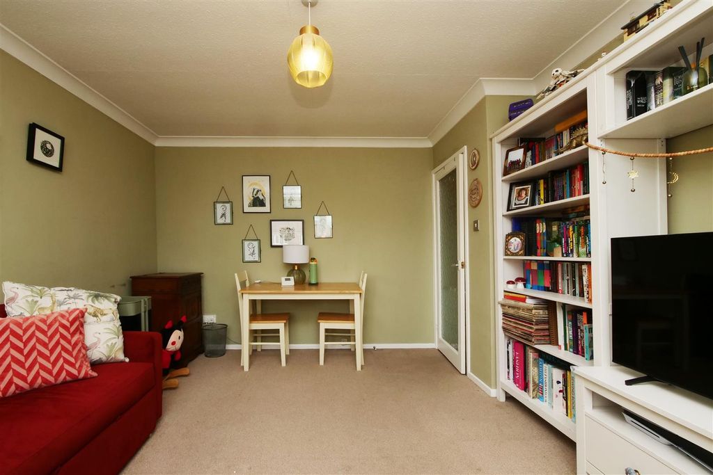 Property photo 3 of 10 Pnmb1292.Jpg