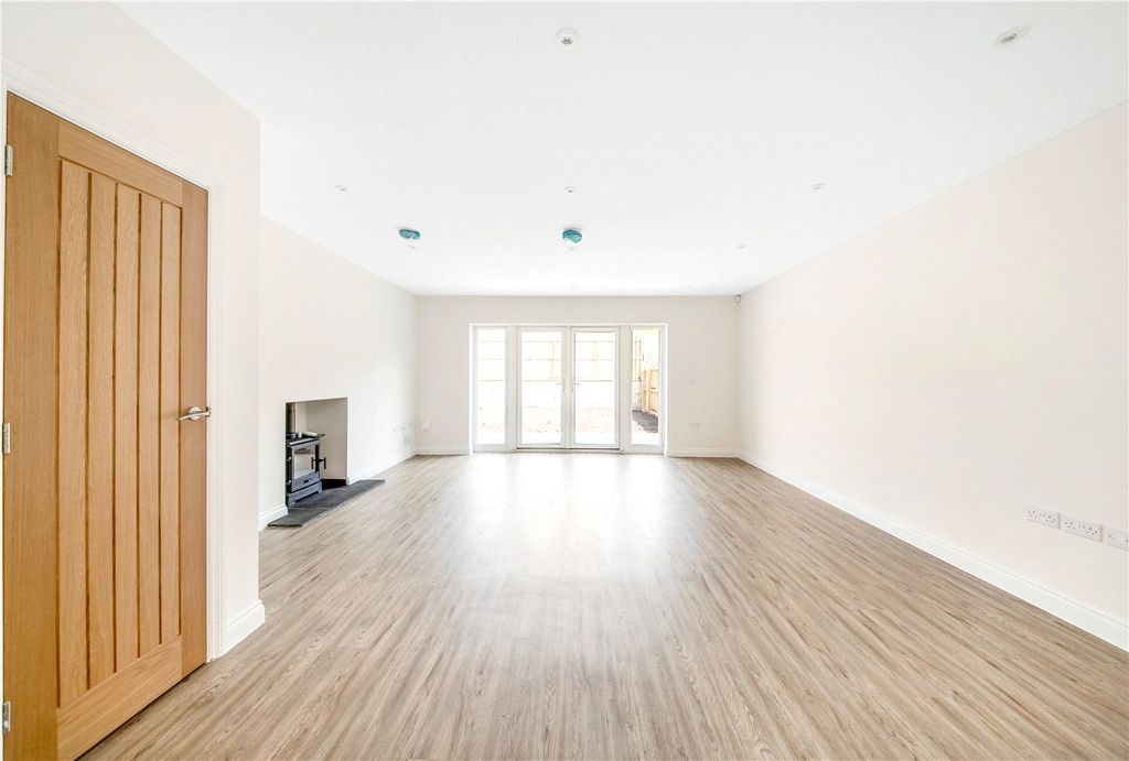 Property photo 3 of 22 Open Plan Lounge