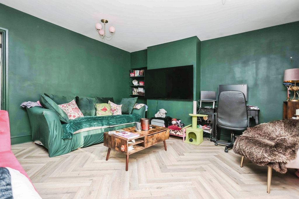 Property photo 3 of 16 Pbox-Img.Jpg