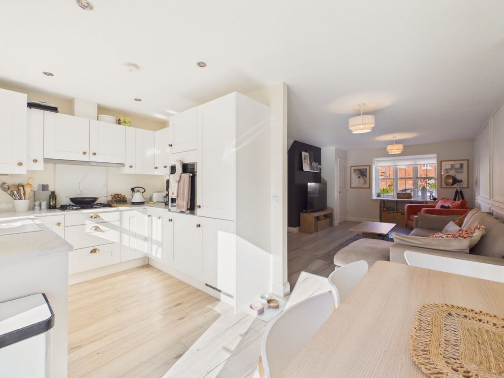 Property photo 2 of 19 5674803