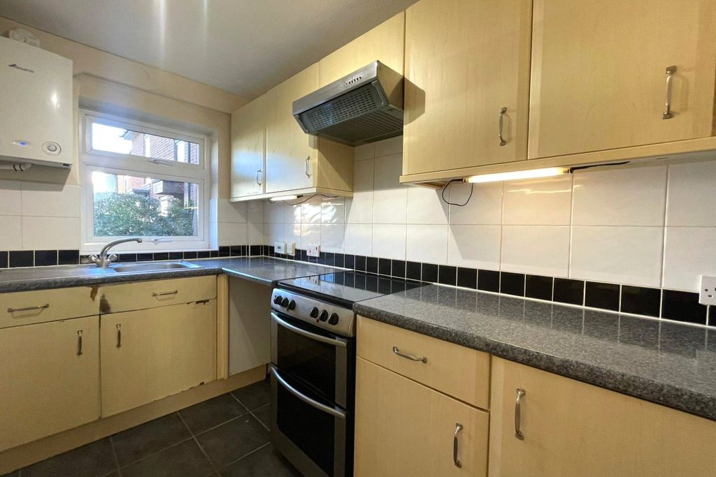 Property photo 2 of 15 Picture No. 12