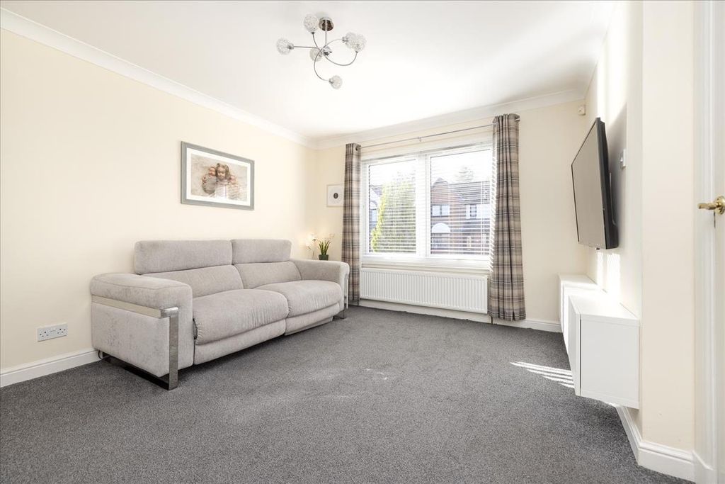 Property photo 2 of 34