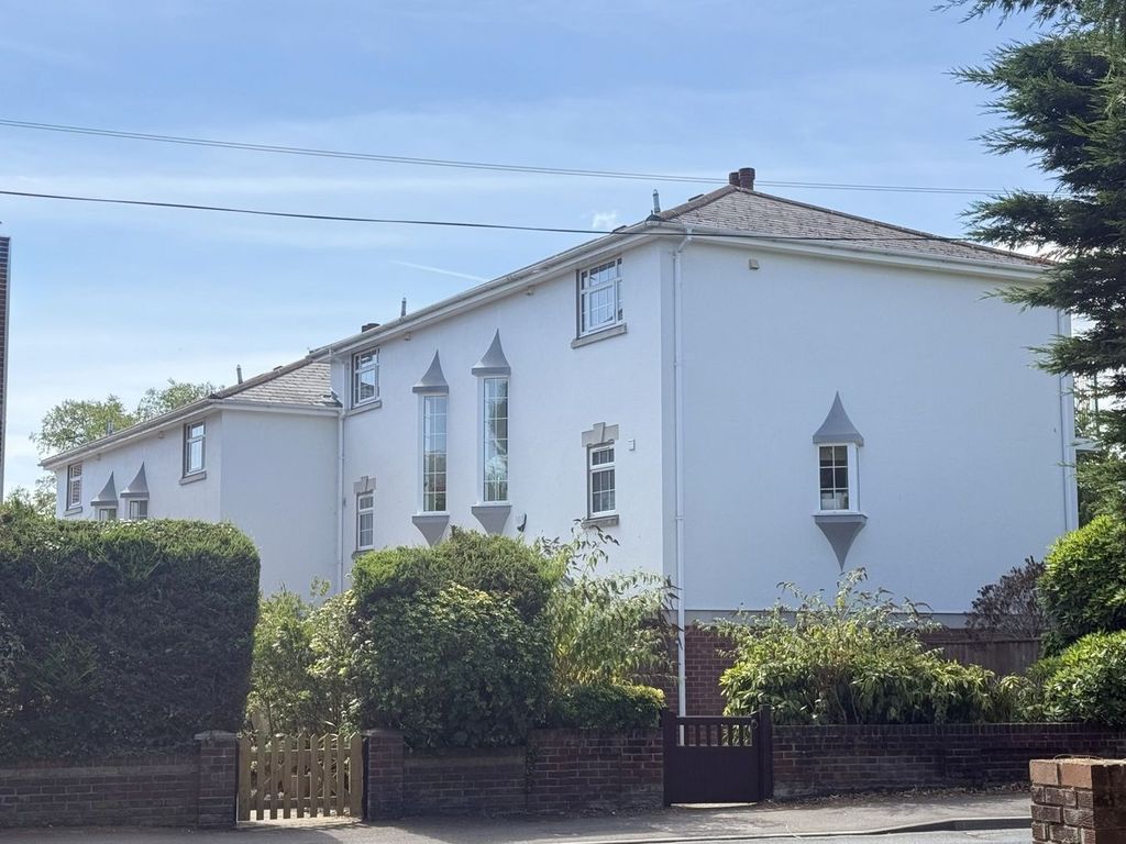 Property photo 2 of 30