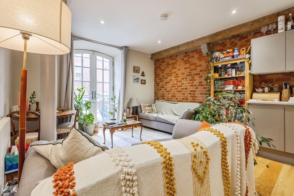 Property photo 2 of 16 Pbox-Img.Jpg