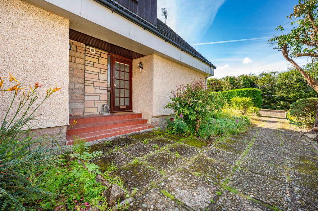 Property photo 2 of 37